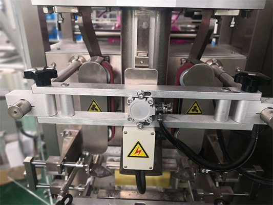 nuts packing machine with nitrogen flushing